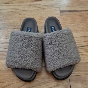 Roam Fuzzy Stack 9 Slide Sandal_1